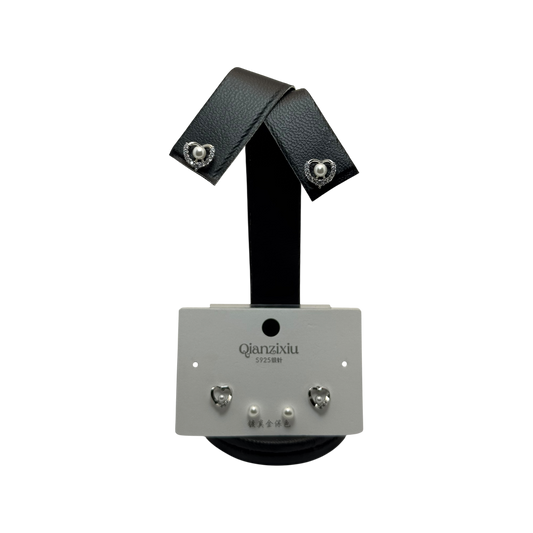 Secuencia de aretes corazon con perlas