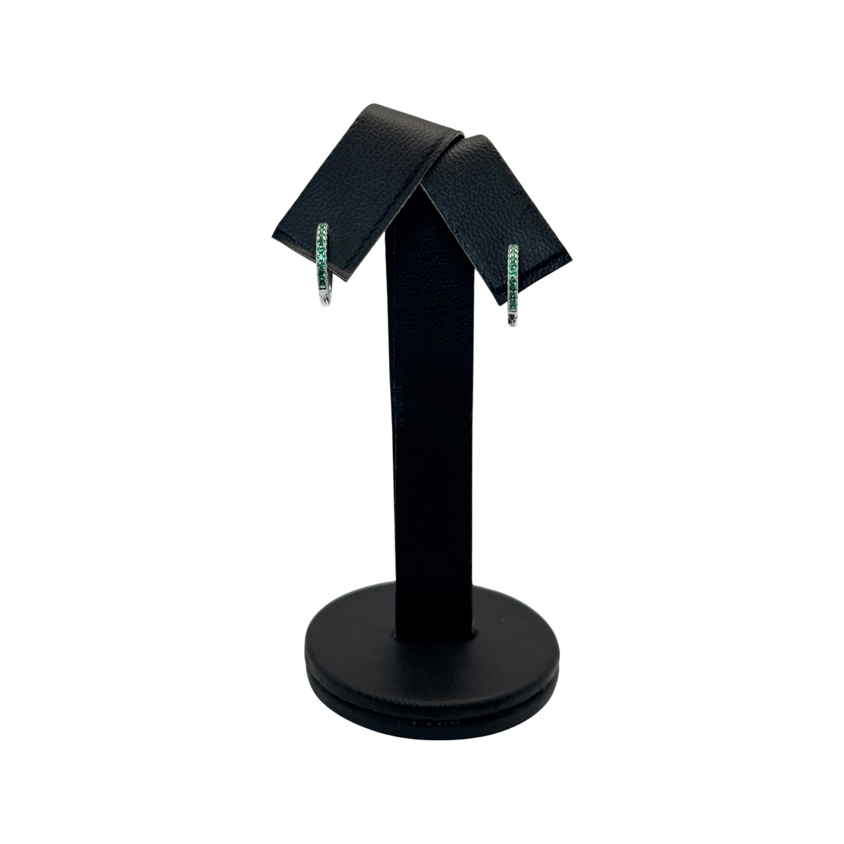 Candonga con una linea de zircones verdes
