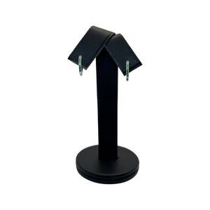 Candonga con una linea de zircones verdes
