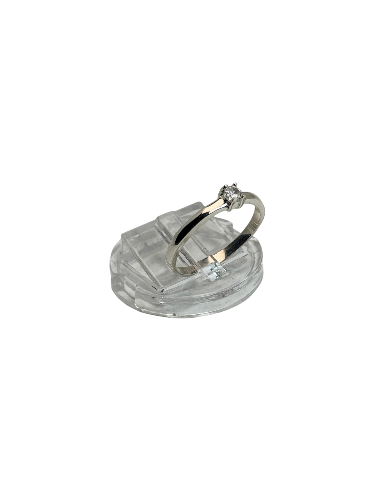 anillo de compromiso solitario con zircon transparente