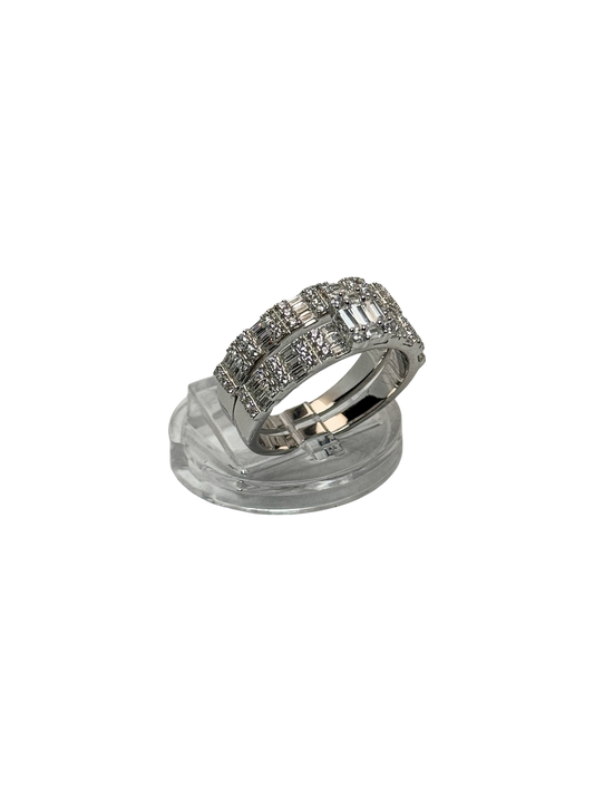 Anillo de compromiso con alianza y circonia baguette