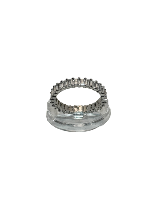 Anillo banda de zircones tipo baguette