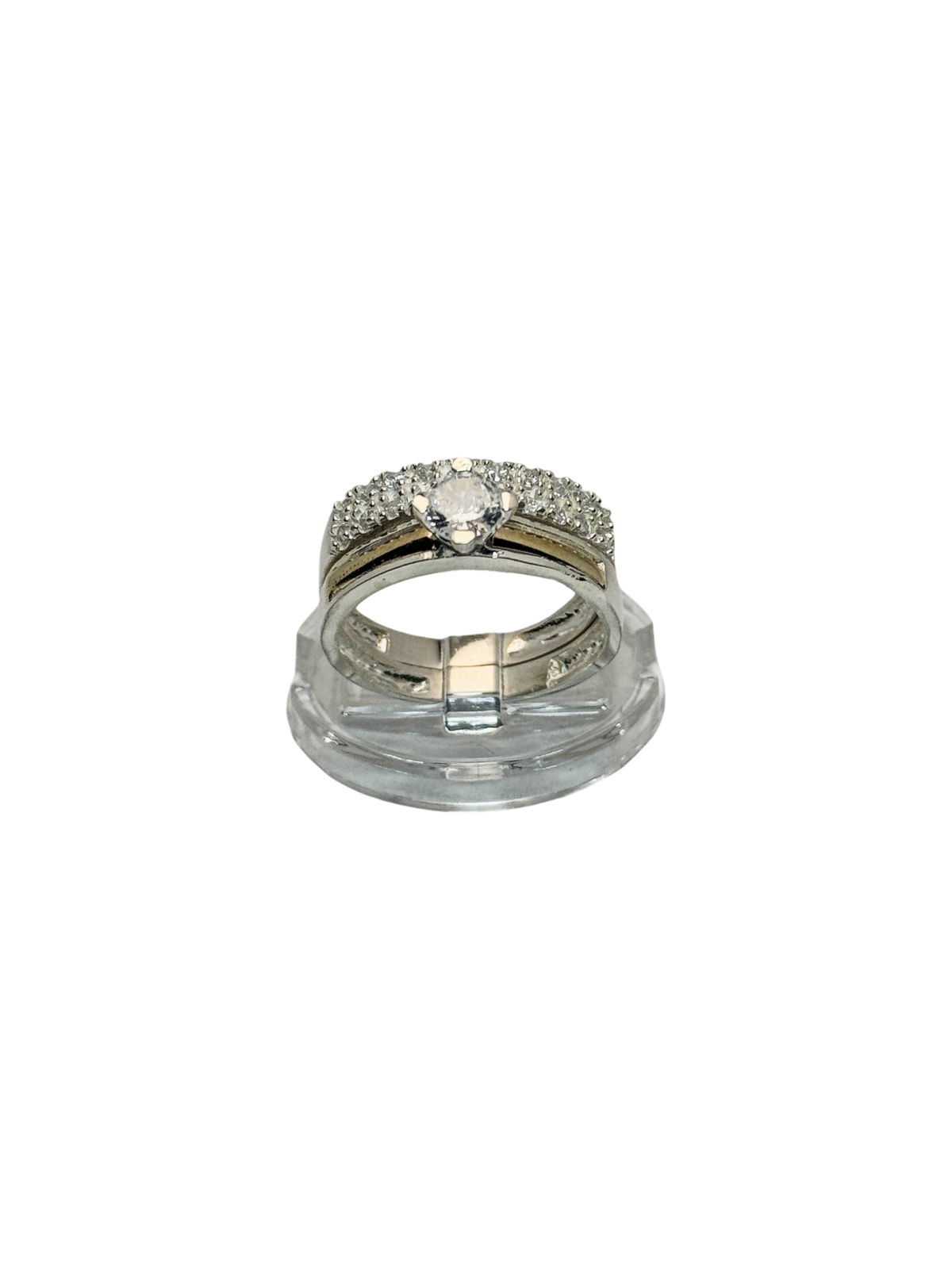 Anillo de compromiso solitario con alianza