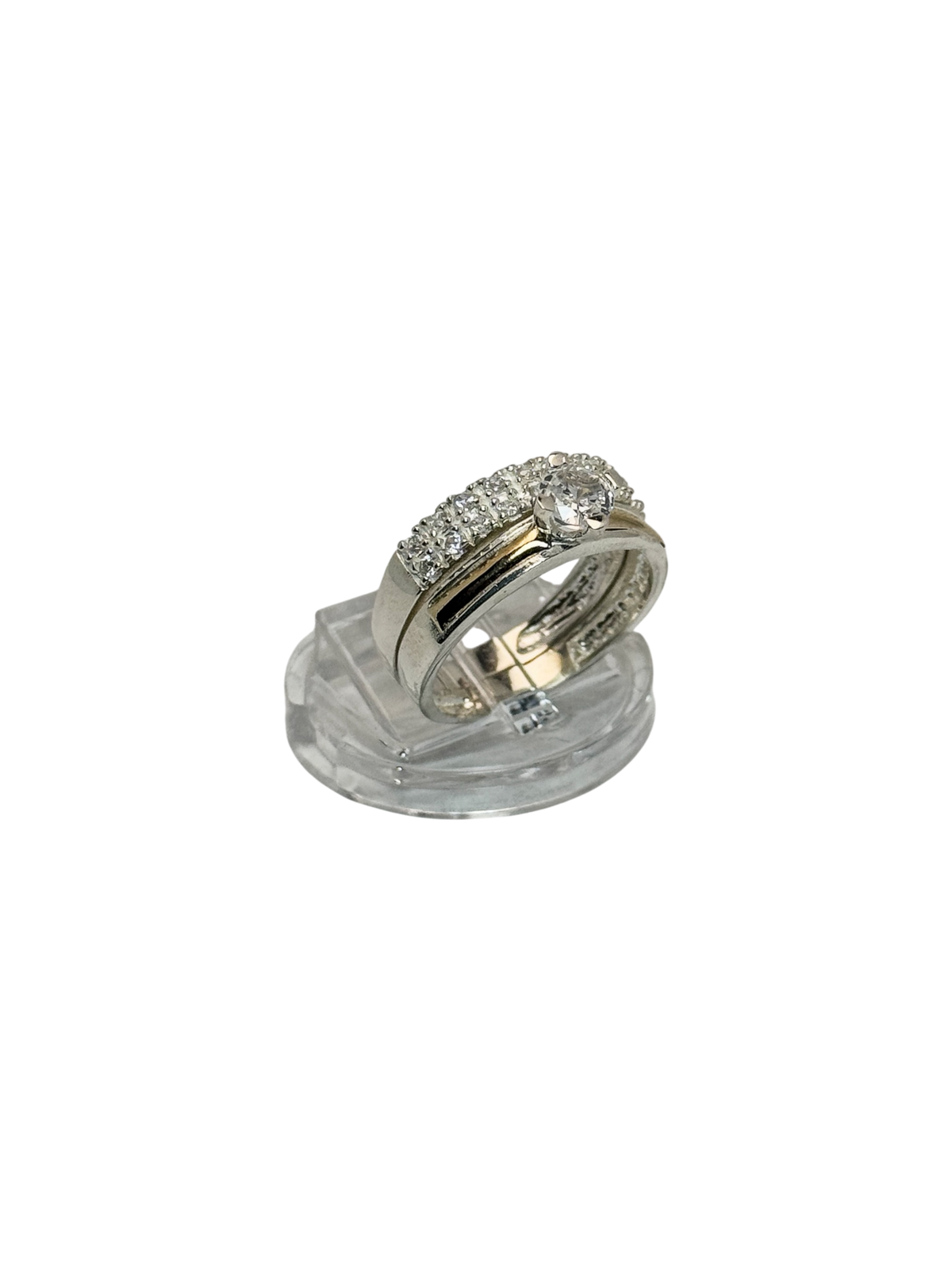 Anillo de compromiso solitario con alianza