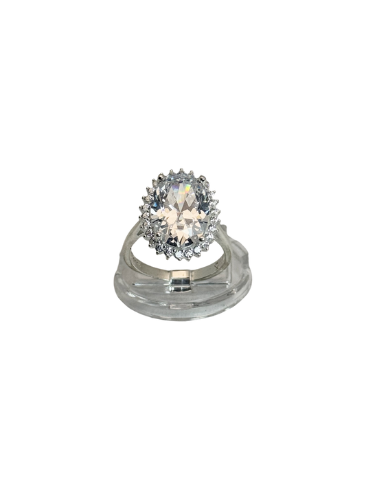 Anillo de compromiso estilo halo ovalado