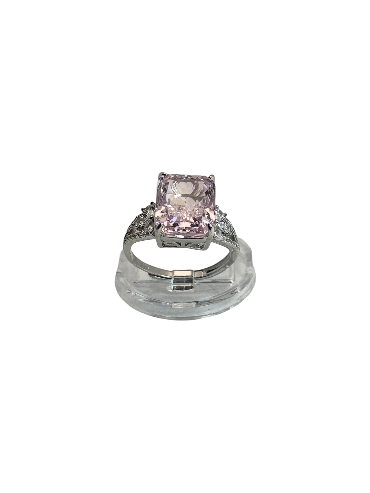 Anillo de compromiso con circonia de alto grado