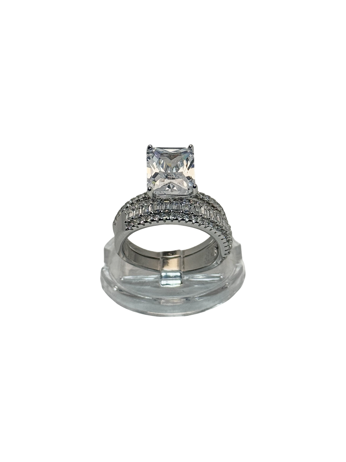 Anillo de compromiso con alianza circonia cuadrada