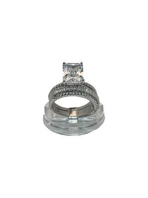 Anillo de compromiso con alianza circonia cuadrada