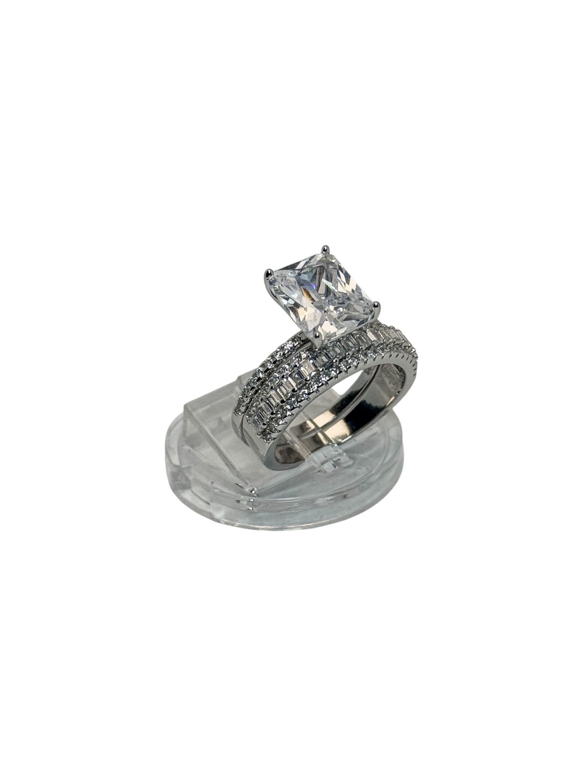Anillo de compromiso con alianza circonia cuadrada