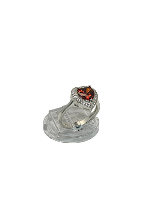 Anillo de compromiso estilo halo con corte corazón piedra roja