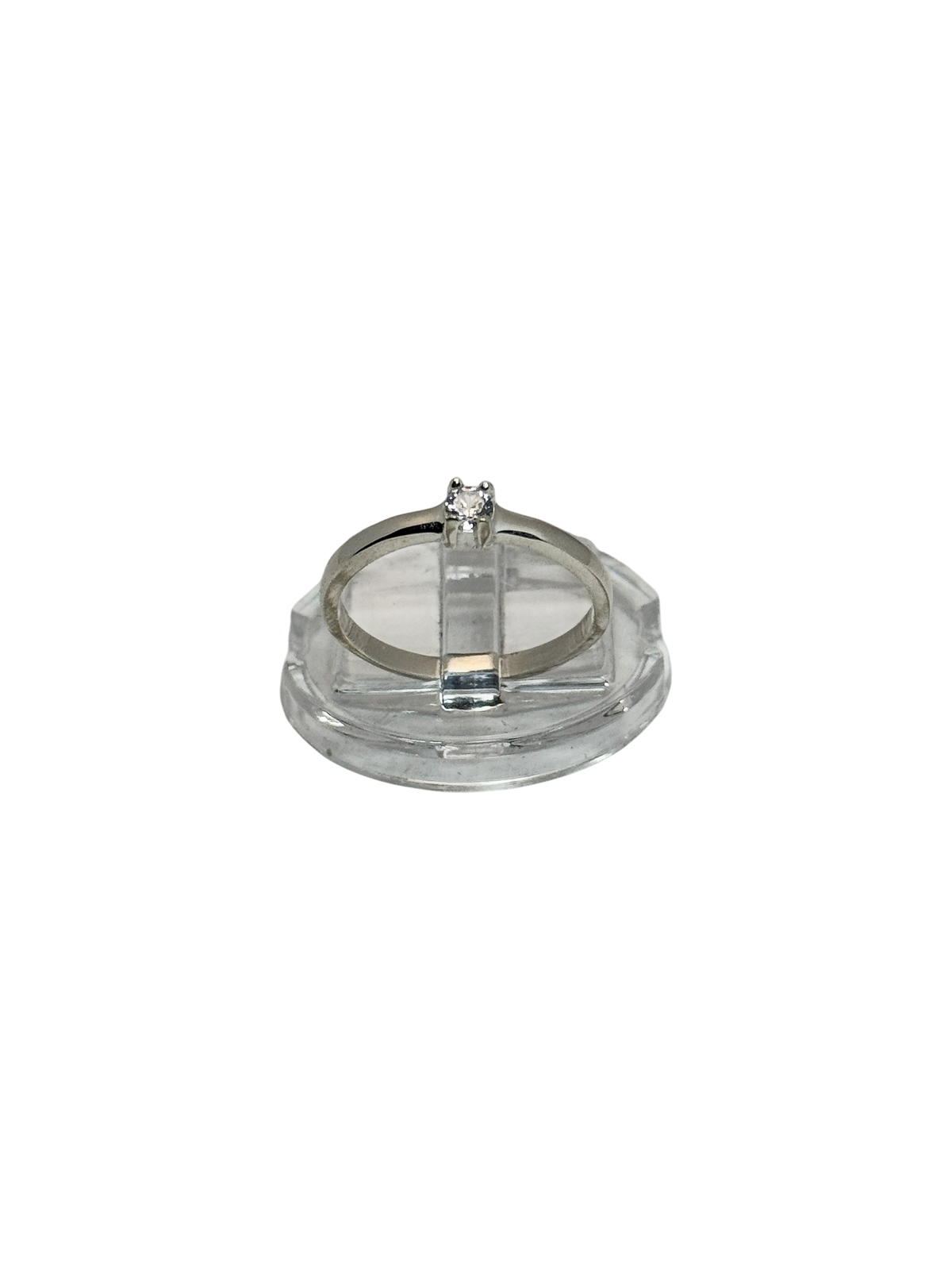 anillo de compromiso solitario con zircon transparente